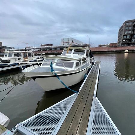 Suesses Motorboot - Bremen Ueberseestadt Exterior foto