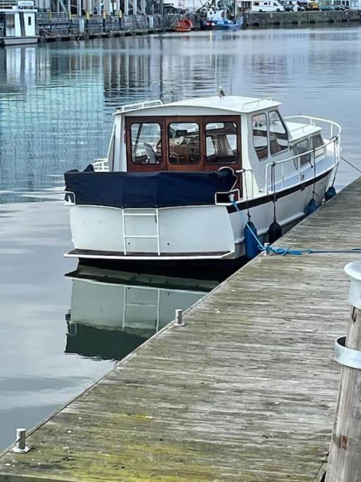 Suesses Motorboot - Bremen Ueberseestadt Exterior foto