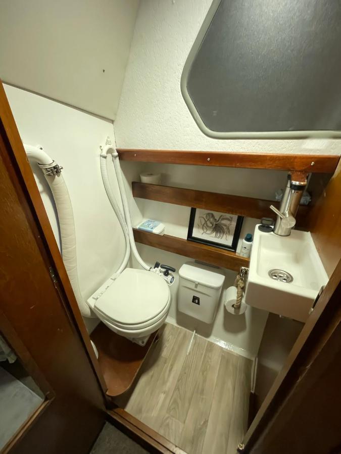 Suesses Motorboot - Bremen Ueberseestadt Exterior foto