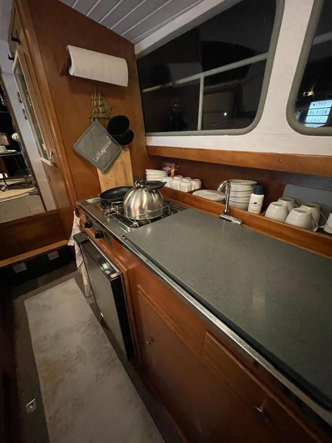 Suesses Motorboot - Bremen Ueberseestadt Exterior foto