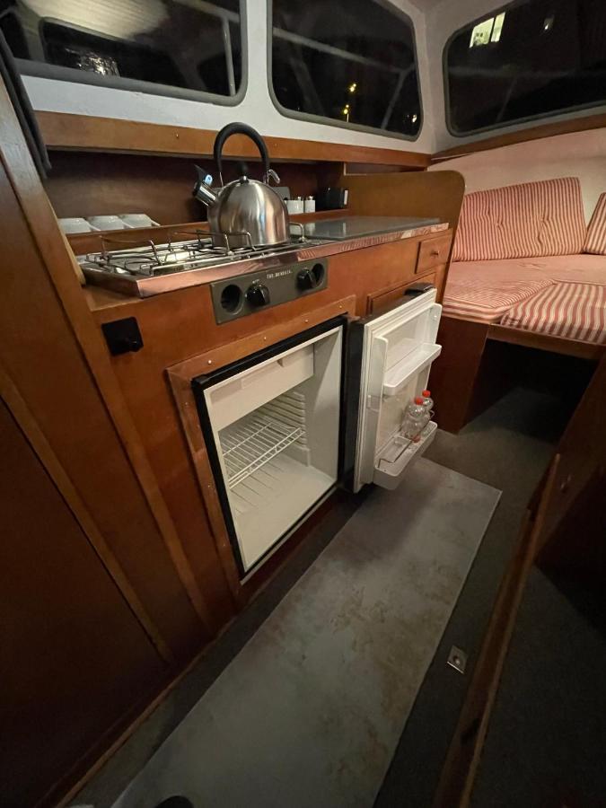 Suesses Motorboot - Bremen Ueberseestadt Exterior foto